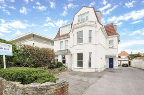 2 bedroom Flat for s...